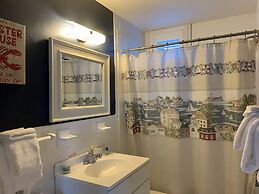 Vineyard Harbor Motel - Private Beach