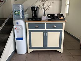 Vineyard Harbor Motel - Private Beach