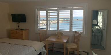 Vineyard Harbor Motel - Private Beach