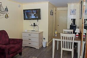 Vineyard Harbor Motel - Private Beach