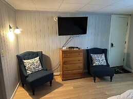 Vineyard Harbor Motel - Private Beach