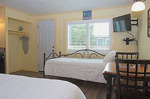Vineyard Harbor Motel - Private Beach