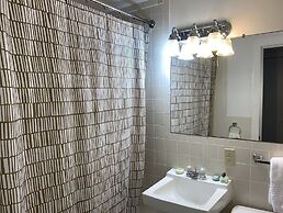 Vineyard Harbor Motel - Private Beach