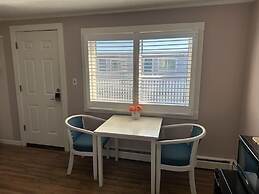 Vineyard Harbor Motel - Private Beach