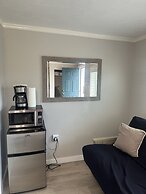 Vineyard Harbor Motel - Private Beach