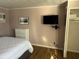 Vineyard Harbor Motel - Private Beach