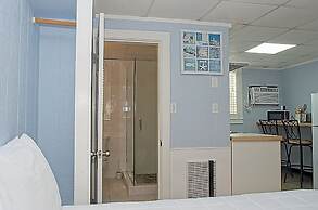 Vineyard Harbor Motel - Private Beach