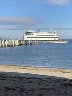 Vineyard Harbor Motel - Private Beach