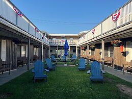 Vineyard Harbor Motel - Private Beach