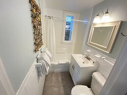 Vineyard Harbor Motel - Private Beach