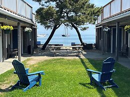 Vineyard Harbor Motel - Private Beach