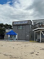 Vineyard Harbor Motel - Private Beach