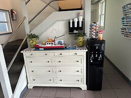 Vineyard Harbor Motel - Private Beach