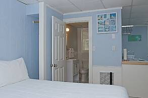 Vineyard Harbor Motel - Private Beach