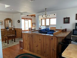 Vineyard Harbor Motel - Private Beach