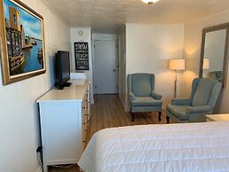 Vineyard Harbor Motel - Private Beach