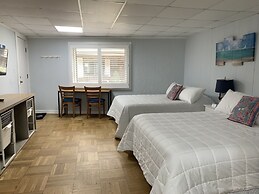 Vineyard Harbor Motel - Private Beach