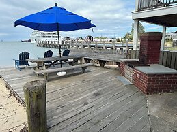 Vineyard Harbor Motel - Private Beach