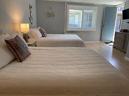 Vineyard Harbor Motel - Private Beach