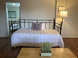 Vineyard Harbor Motel - Private Beach