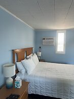 Vineyard Harbor Motel - Private Beach