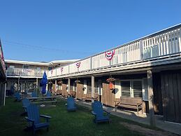 Vineyard Harbor Motel - Private Beach