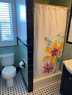 Vineyard Harbor Motel - Private Beach