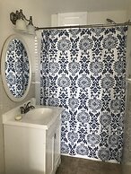 Vineyard Harbor Motel - Private Beach