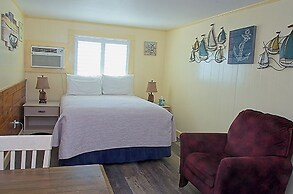 Vineyard Harbor Motel - Private Beach