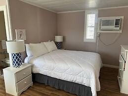 Vineyard Harbor Motel - Private Beach