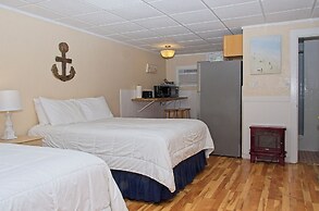 Vineyard Harbor Motel - Private Beach