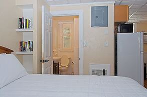 Vineyard Harbor Motel - Private Beach