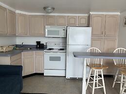 Vineyard Harbor Motel - Private Beach