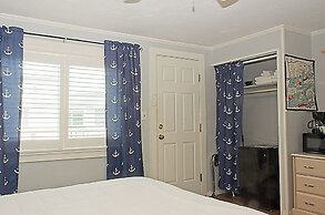 Vineyard Harbor Motel - Private Beach