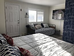 Vineyard Harbor Motel - Private Beach