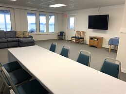 Vineyard Harbor Motel - Private Beach