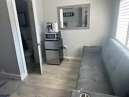 Vineyard Harbor Motel - Private Beach