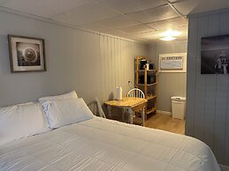 Vineyard Harbor Motel - Private Beach