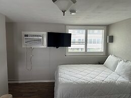 Vineyard Harbor Motel - Private Beach