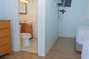 Vineyard Harbor Motel - Private Beach