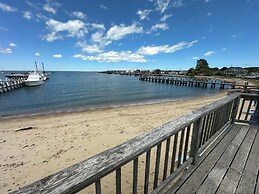 Vineyard Harbor Motel - Private Beach