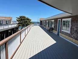 Vineyard Harbor Motel - Private Beach