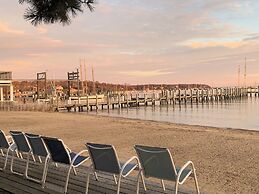 Vineyard Harbor Motel - Private Beach