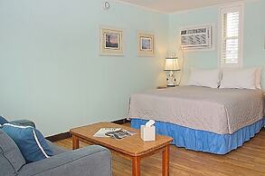 Vineyard Harbor Motel - Private Beach