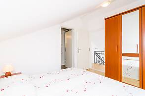 Cozy Duplex Apartment A2, in a Stone Built House, Sunset Beach Near Du