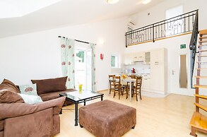 Cozy Duplex Apartment A2, in a Stone Built House, Sunset Beach Near Du