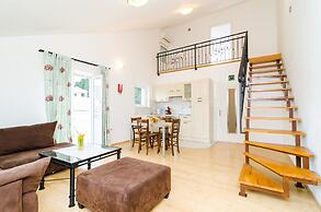 Cozy Duplex Apartment A2, in a Stone Built House, Sunset Beach Near Du