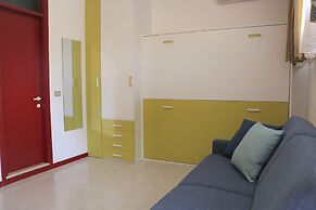 Colorful Studio by the Beach - Beahost