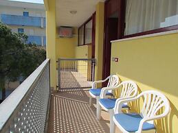 Colorful Studio by the Beach - Beahost