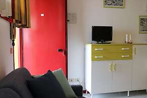 Colorful Studio by the Beach - Beahost